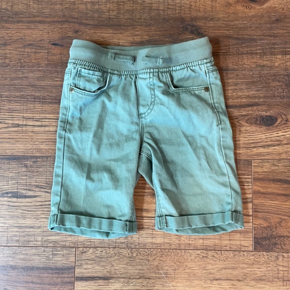 Boys olive shorts - Picture 1 of 2